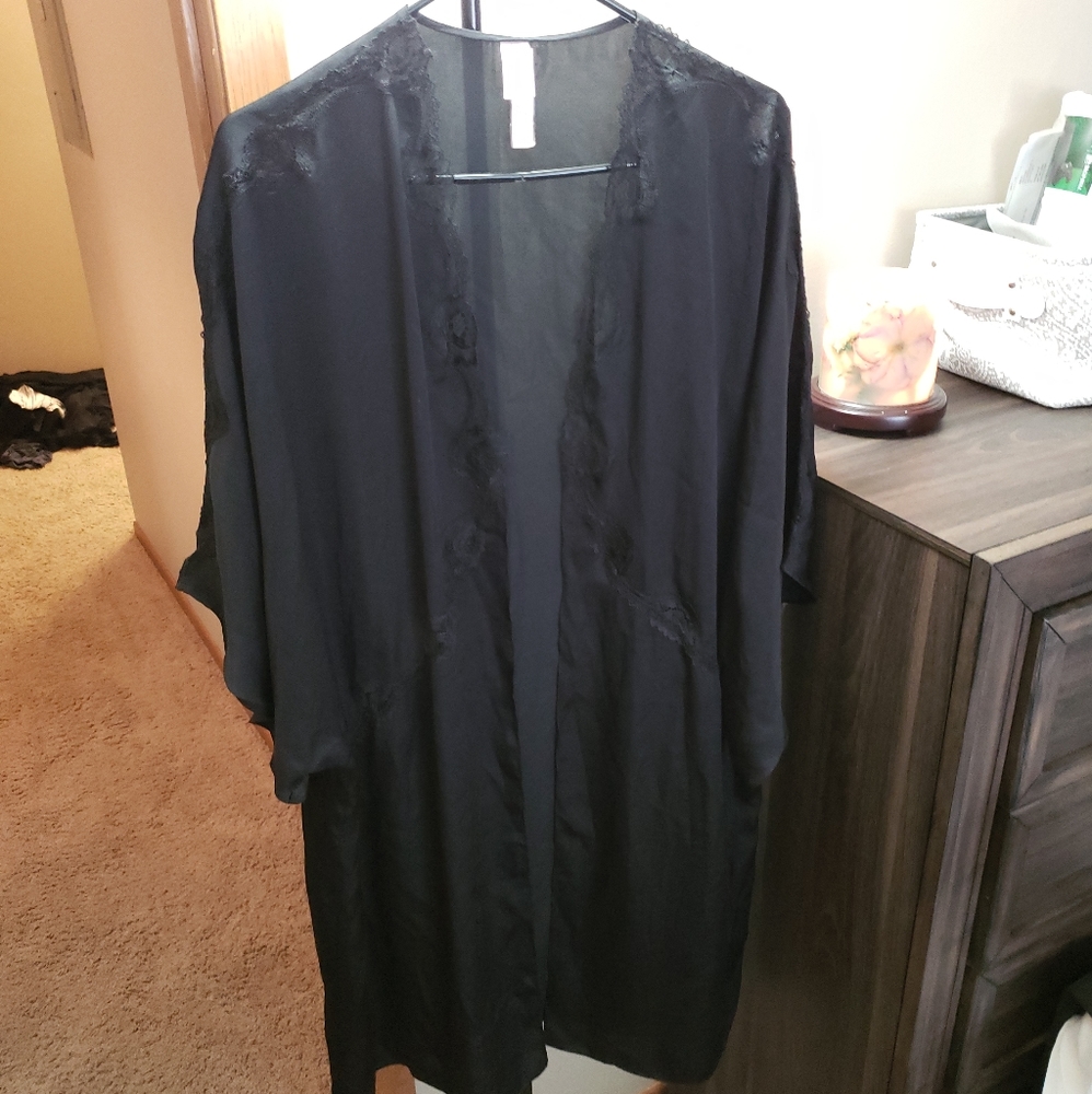 NWT Victoria's Secret Black Satin/Lace Robe Sz M/L